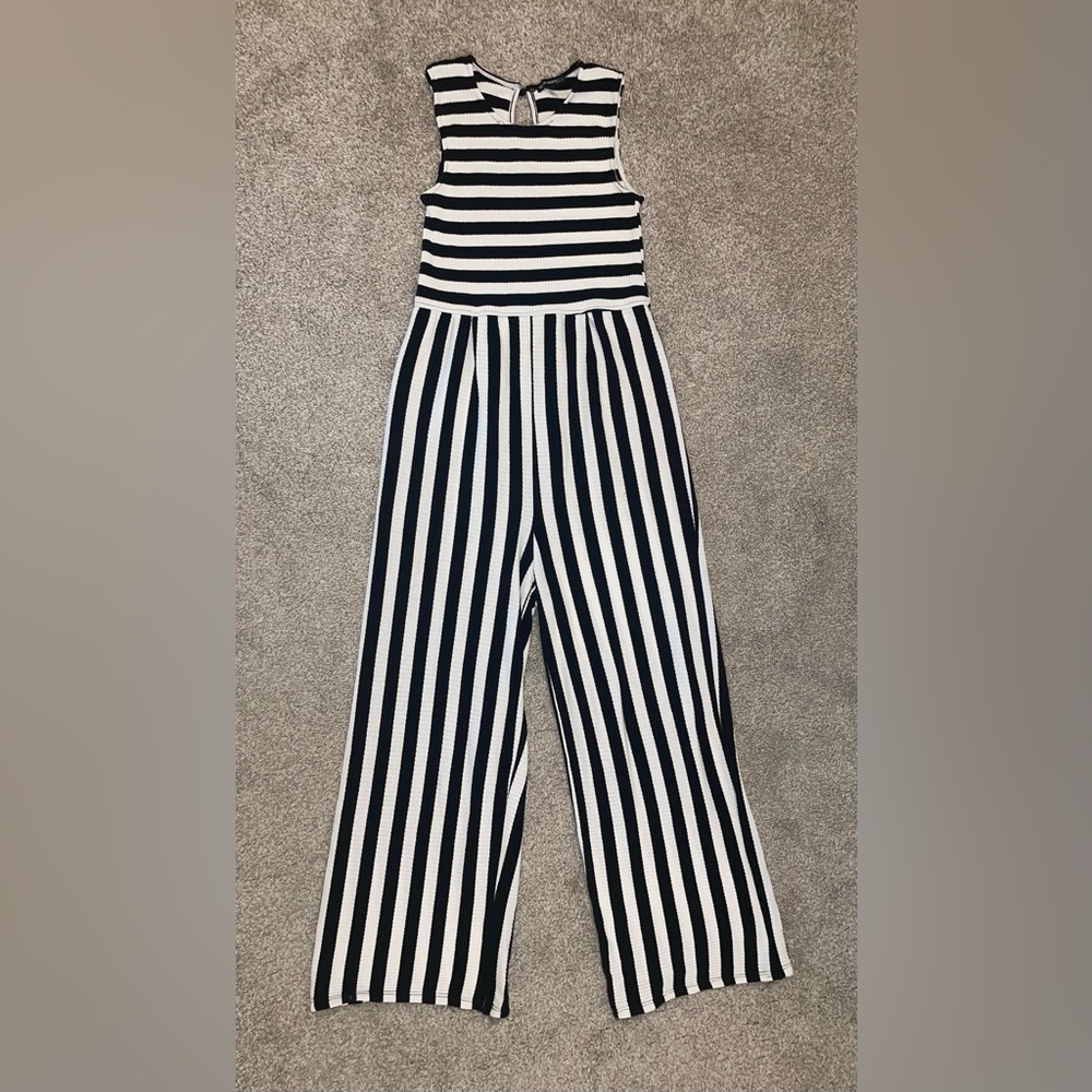 Girl’s Knit Black & White Striped Wide-Leg Jumpsuit Size Large. Fits Size 12-14.